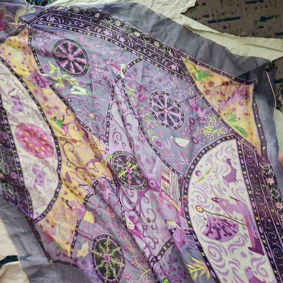 💓 Hermes Purple and Lavender Patterned Scarf - Picture 13 of 17